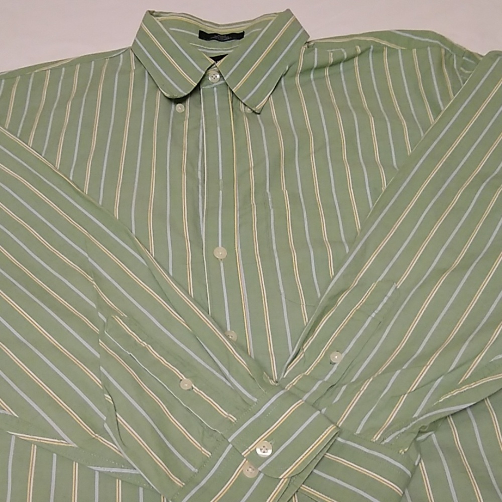 Men's short sleeve button down shirt